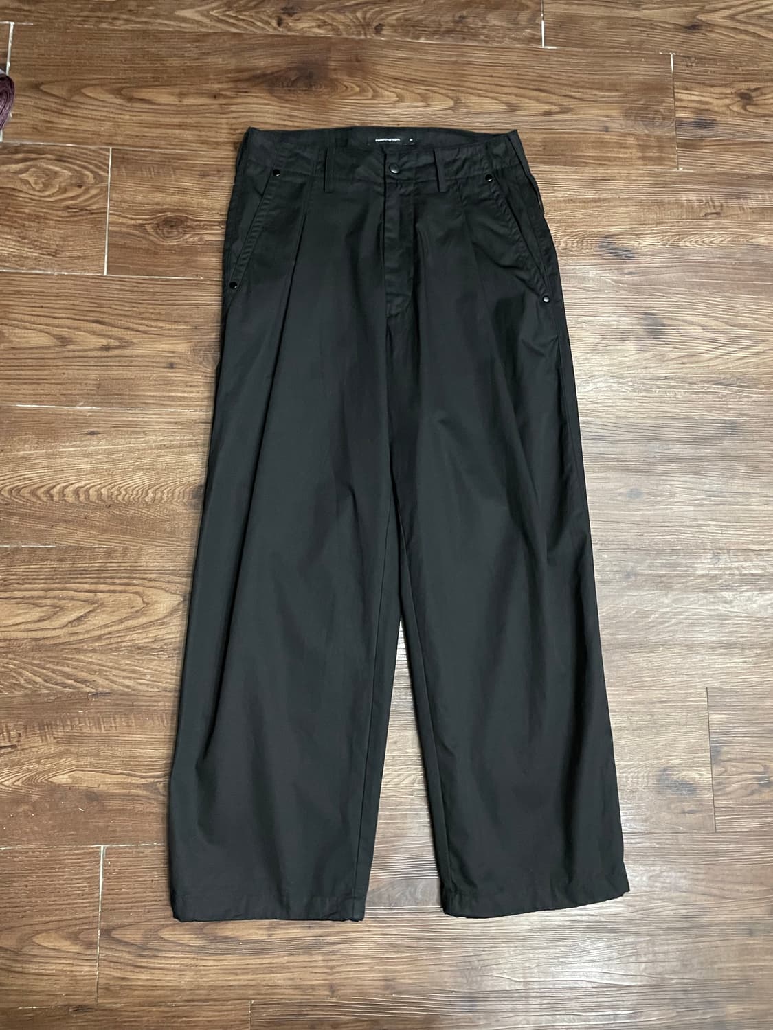 해칭룸 딥플리츠 트라우저 V2 블랙 상품이미지2