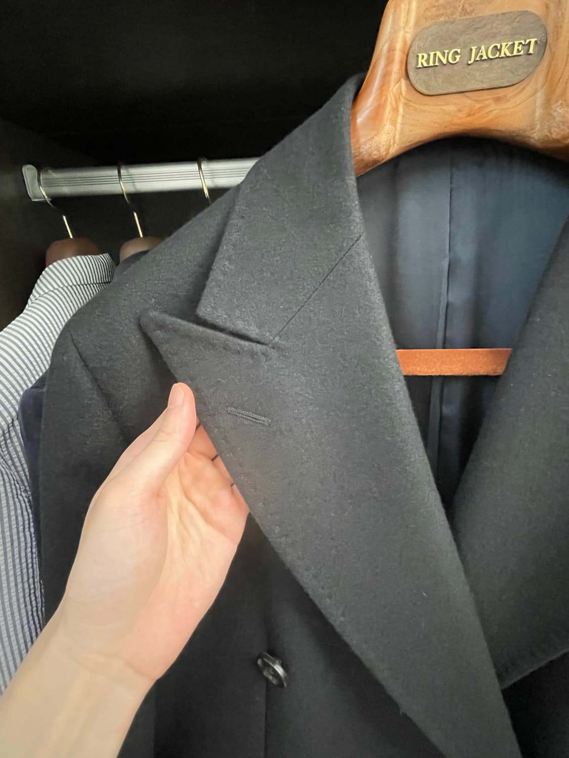 수트 서플라이(SUIT SUPPLY) 울캐시미어 블랙 더블 브레스티드코트 상품이미지8