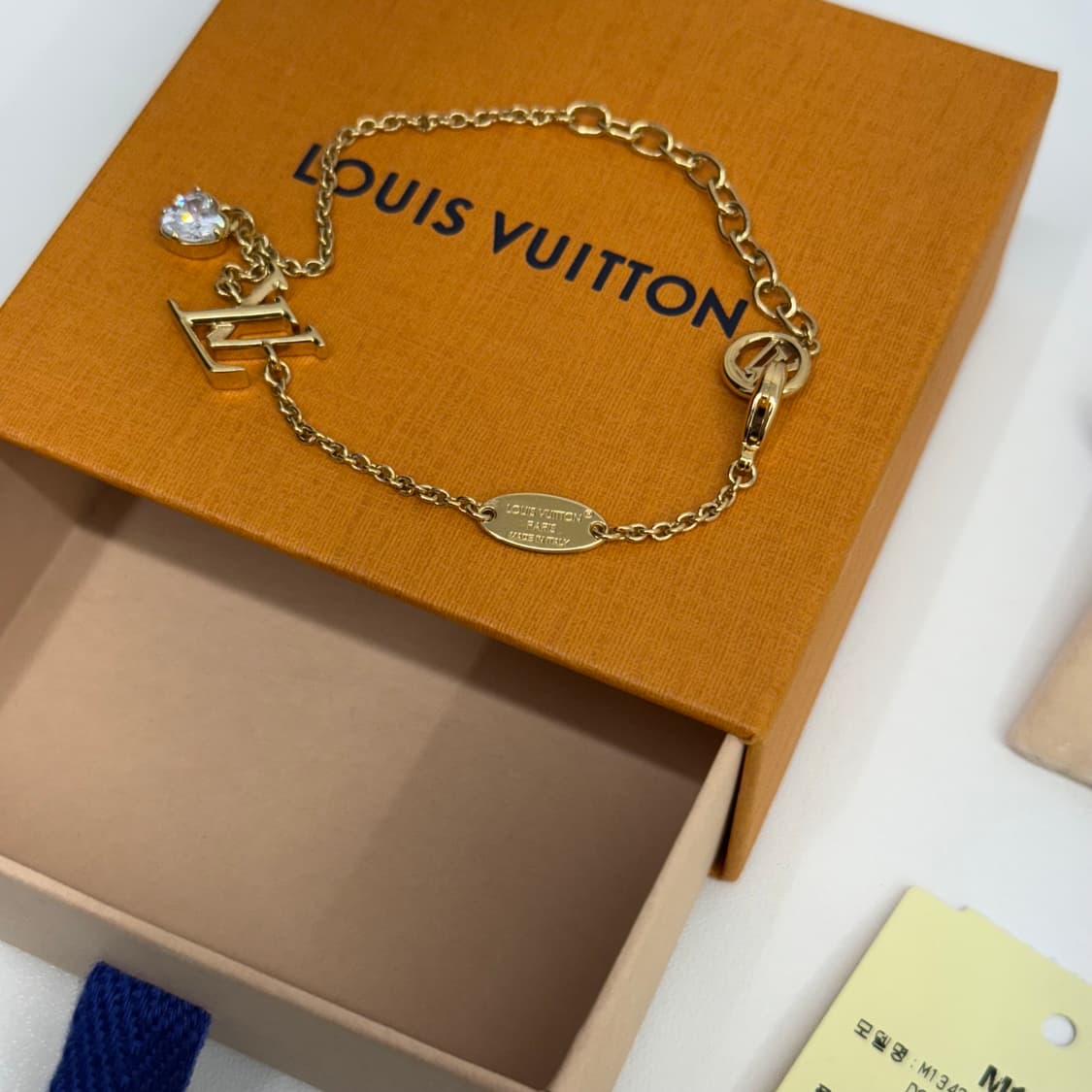[1회 착용] 루이비통 아이코닉 하트 팔찌 골드 상품이미지3