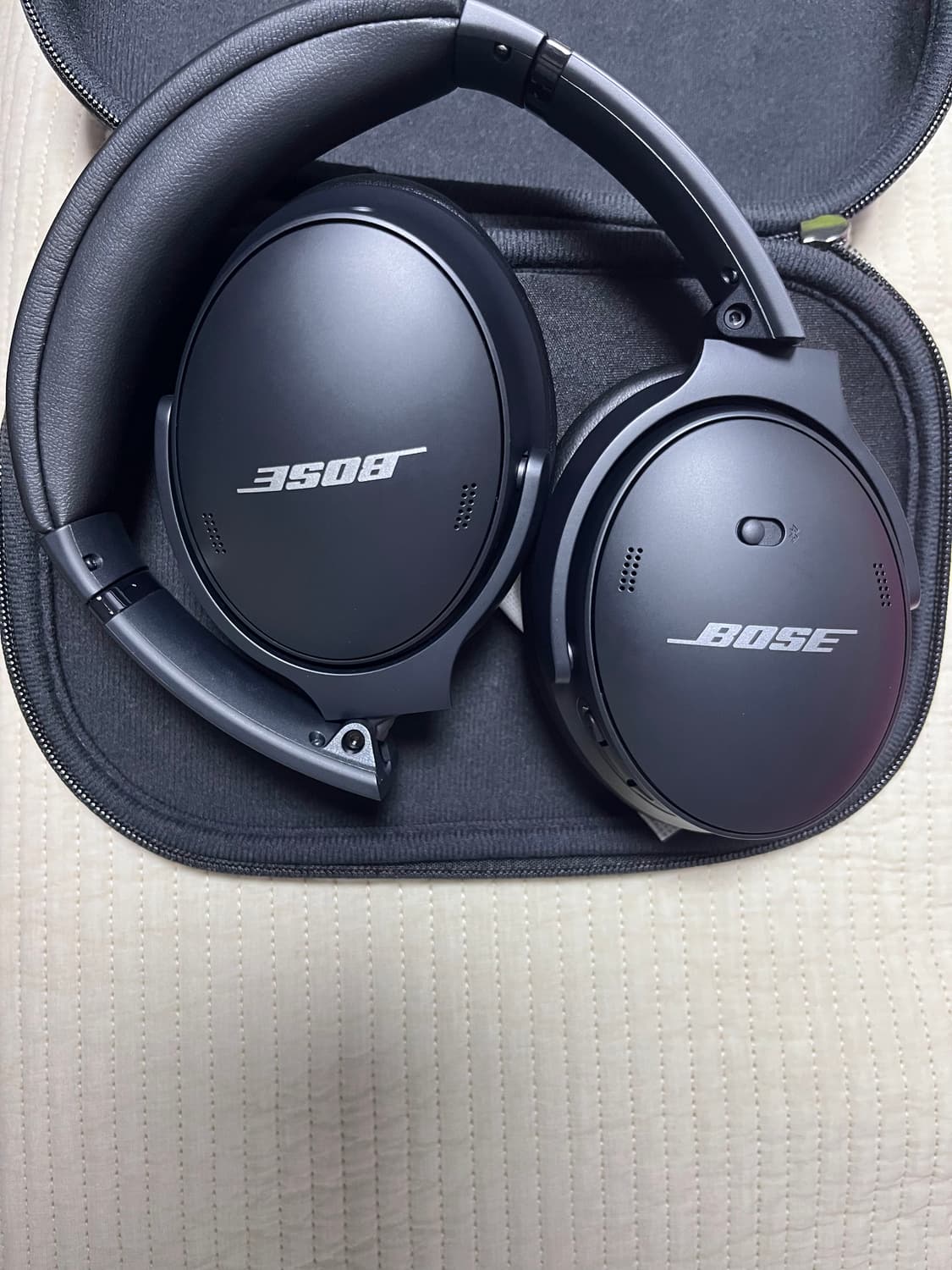 새상품급 BOSE QC45 트리플블랙 상품이미지2