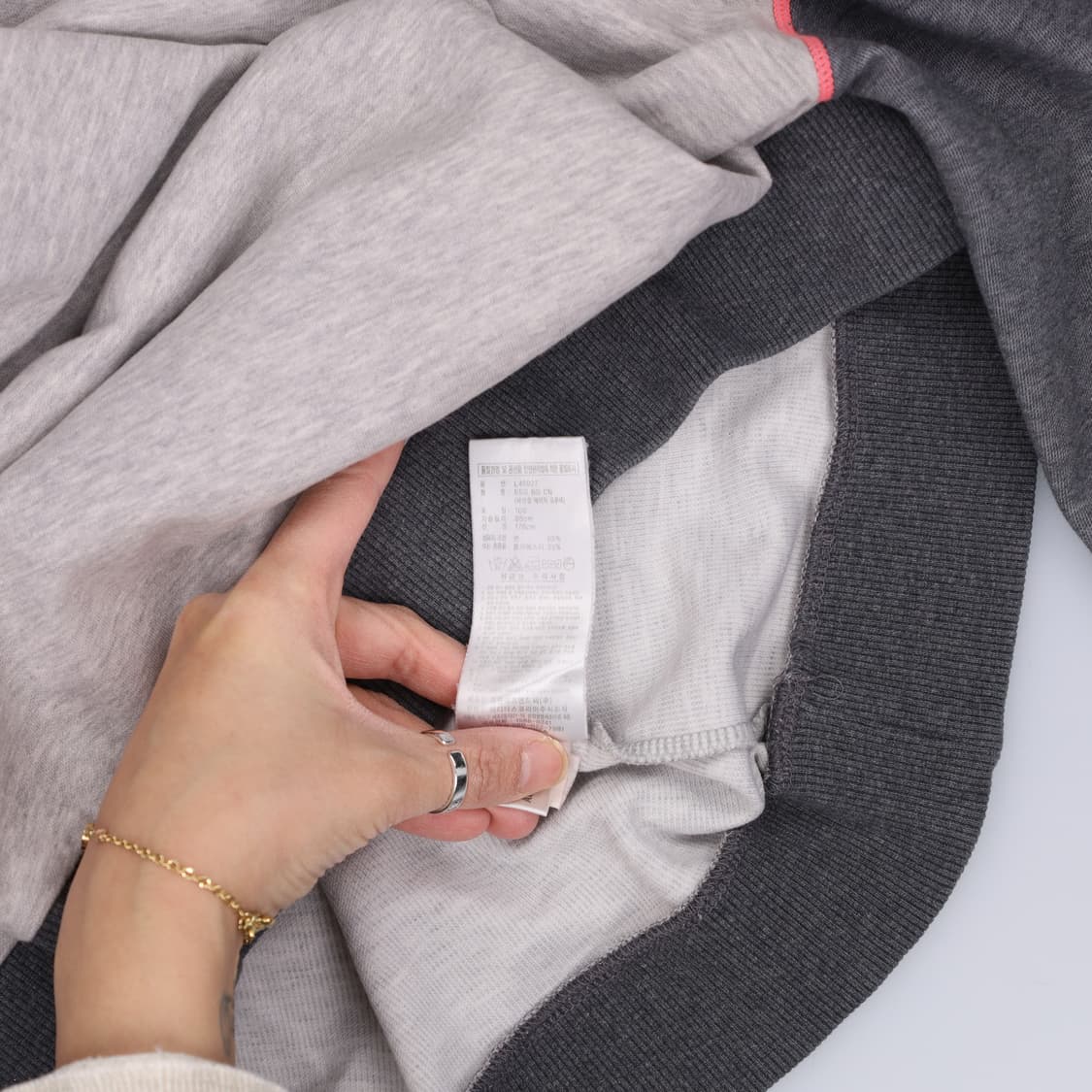 100 아디다스 에센셜베이직 맨투맨 0220H1 상품이미지4