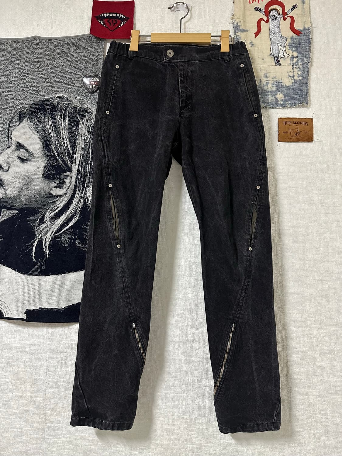 넥스트도어립스 트위스트 디테일 지퍼기믹 워싱데님 상품이미지1