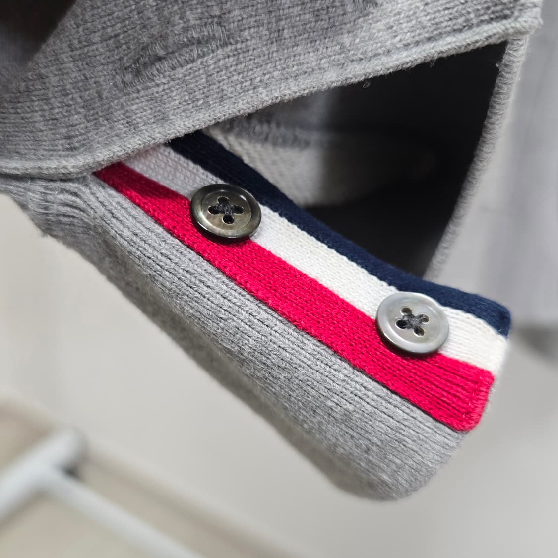 톰브라운 사선 완장 맨투맨 4사이즈 105 판매 상품이미지6