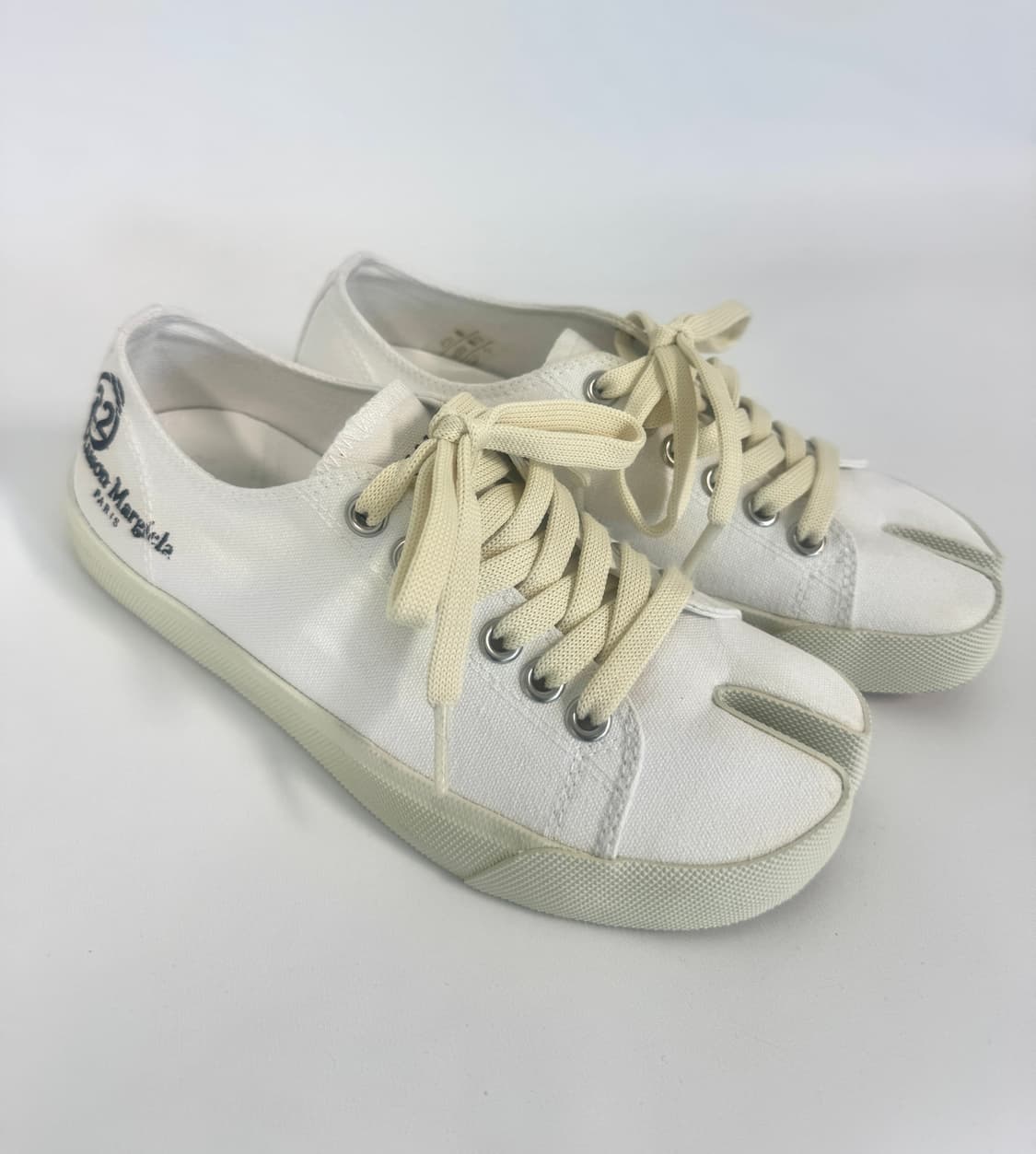 MAISON MARGIELA 메종 마르지엘라 화이트 캔버스 타비 스니커즈 상품이미지1