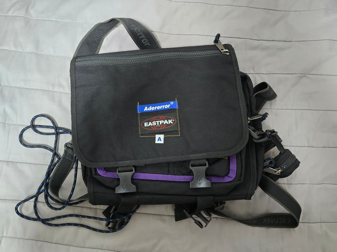 아더에러 x 이스트팩 크로스백 상품이미지1