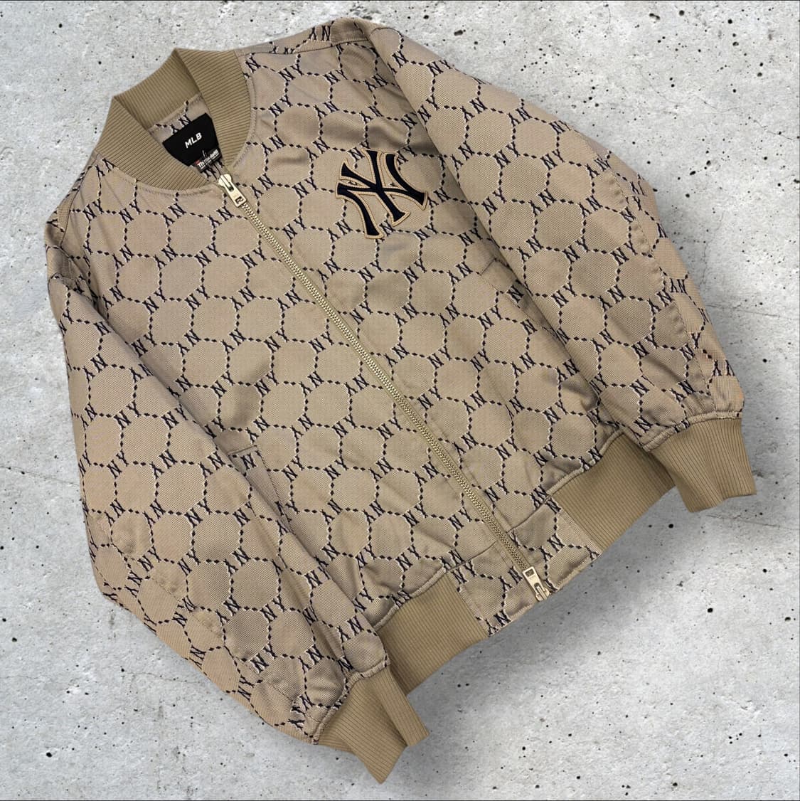 [95] 엠엘비 MLB NY 모노그램 양키스 패턴 자켓 D94 상품이미지1
