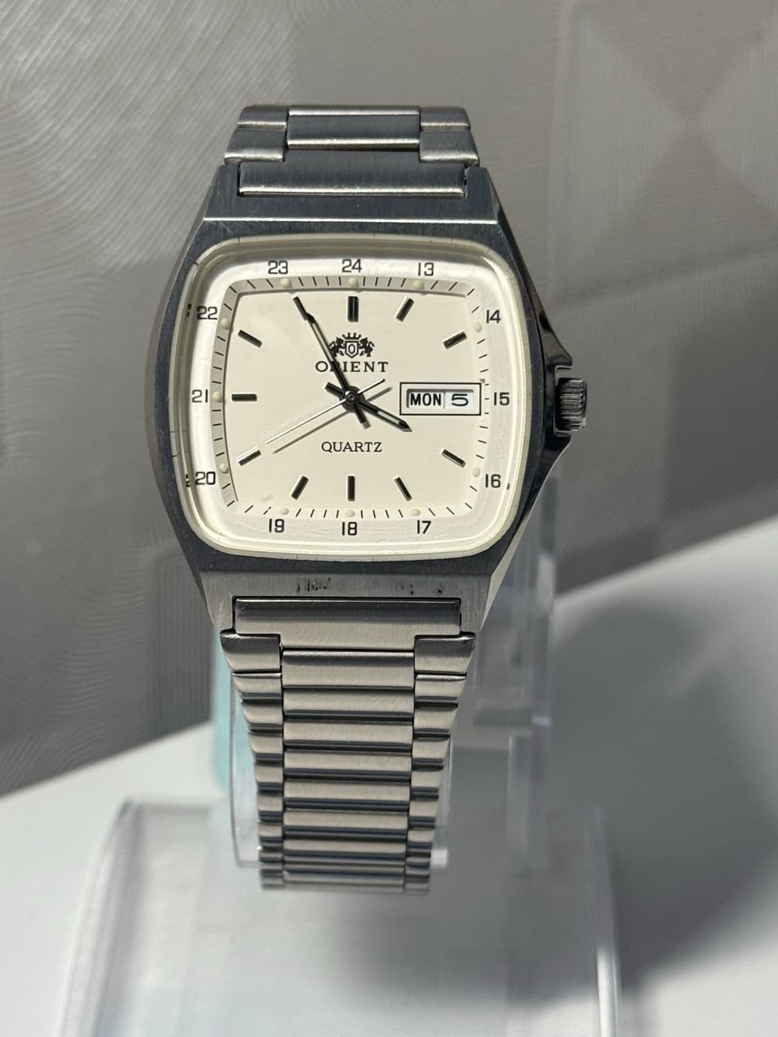 오리엔트 tv디자인 쿼츠 손목시계 상품이미지1