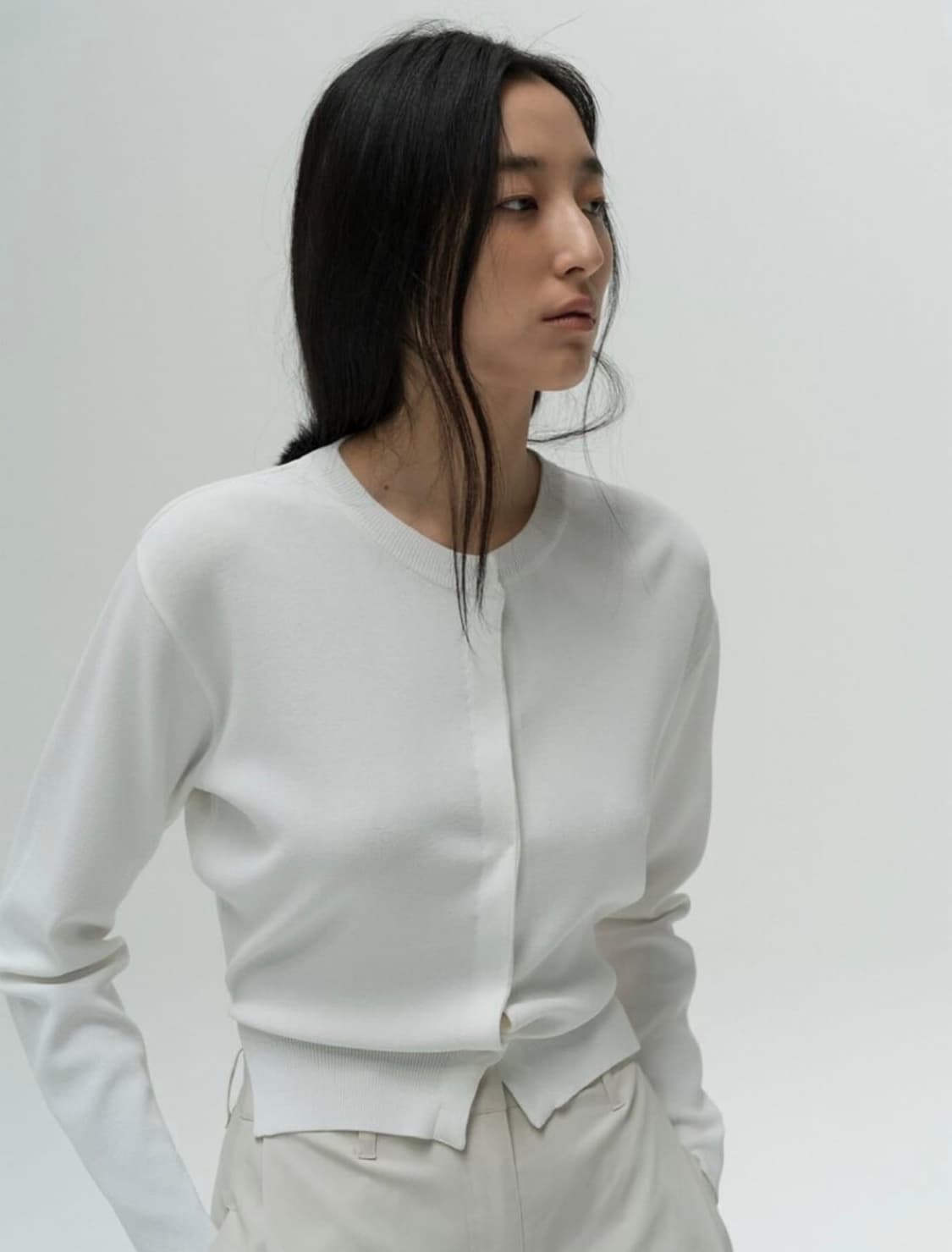 Amomento  BACK CUT-OUT CARDIGAN_IVORY 상품이미지1