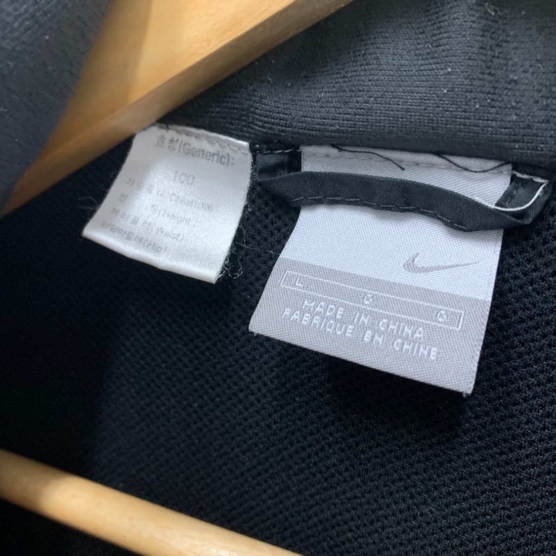 나이키 블랙 자수스우시 바람막이 상품이미지3