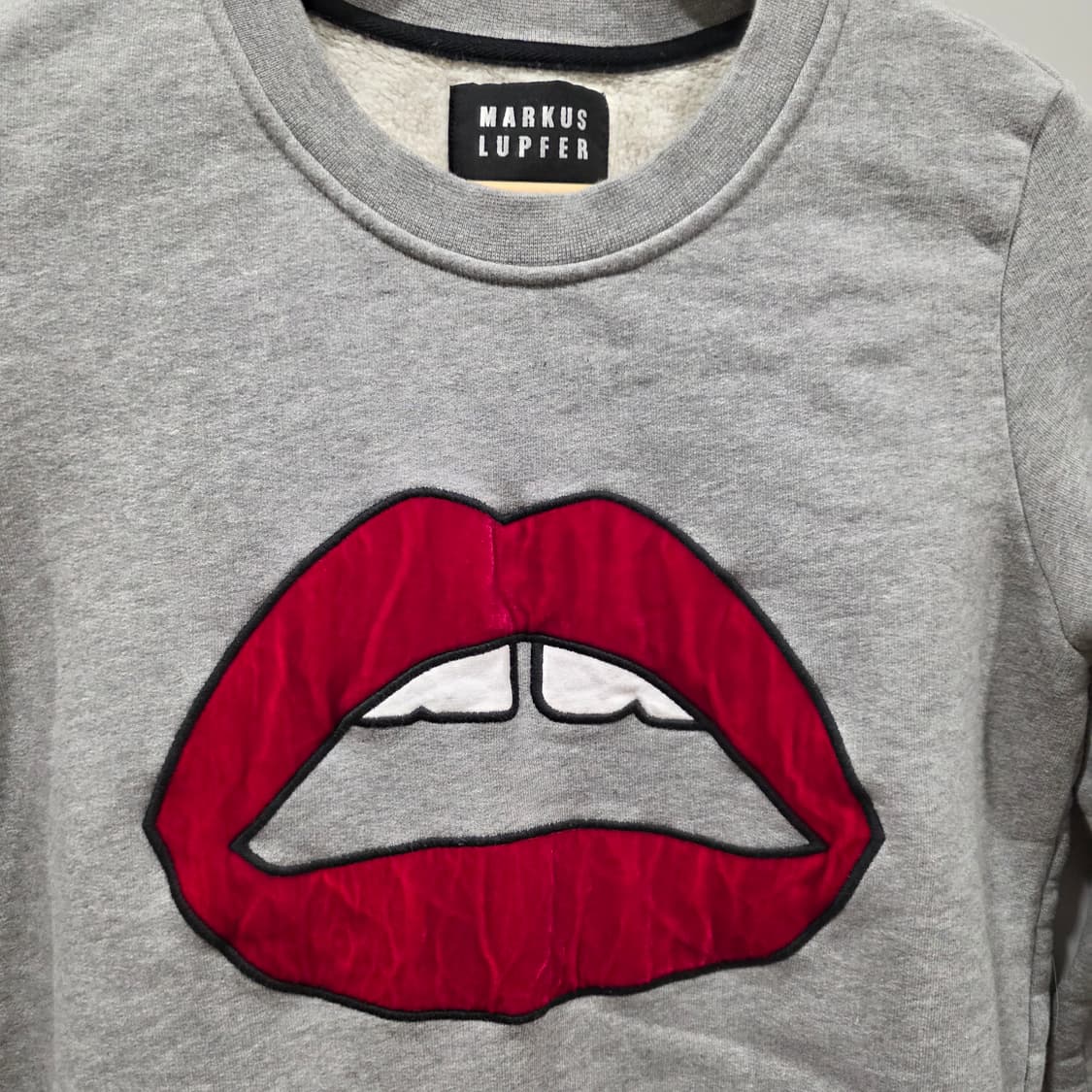 마커스루퍼 립 로고 맨투맨 상품이미지2