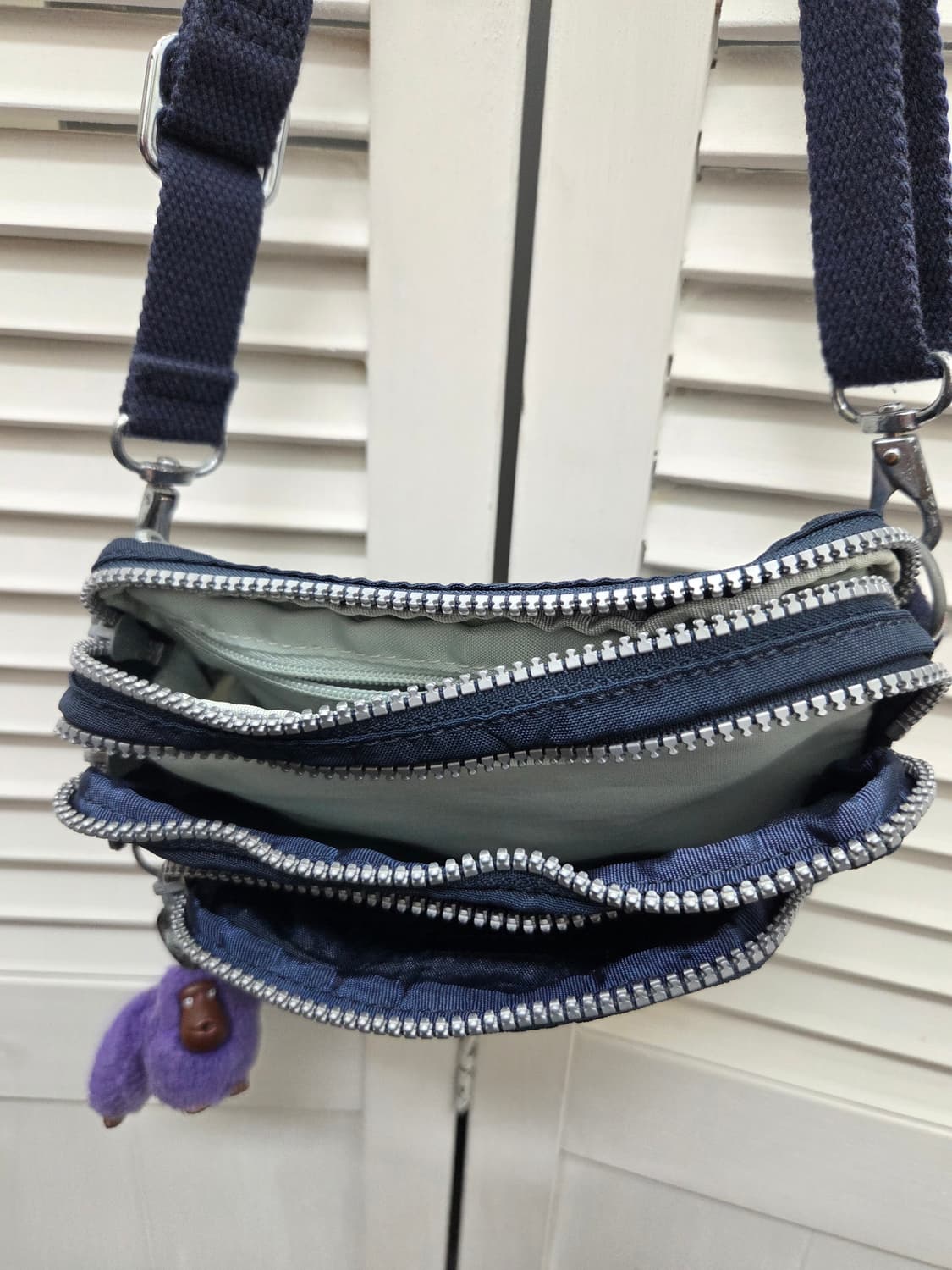 키플링 네이비 미니 크로스백 상품이미지6