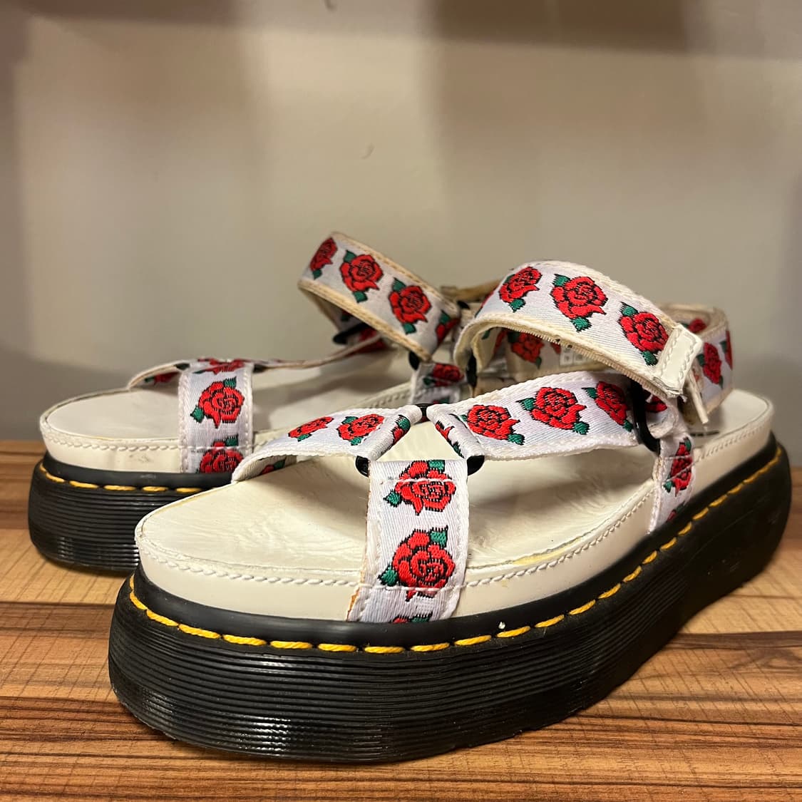 닥터마틴 아기네그 딘 로즈 샌들 상품이미지1