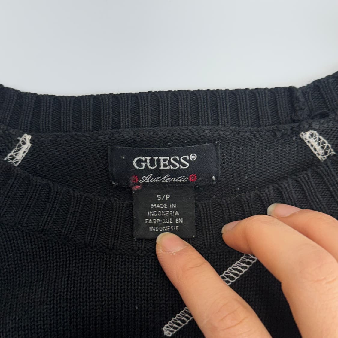 Guess 게스 스펠아웃로고 블랙 니트  상품이미지5