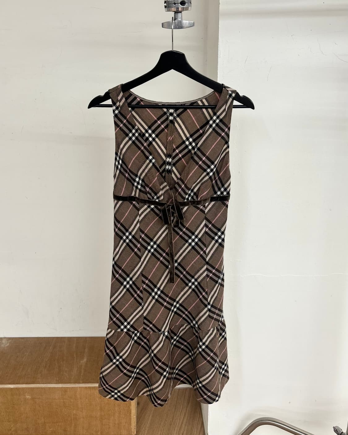 버버리 블루 라벨 울 체크 슬리브리스 원피스 상품이미지1