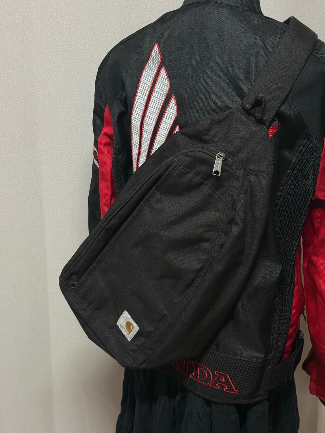 칼하트 슬링백 크로스백 블랙 상품이미지2