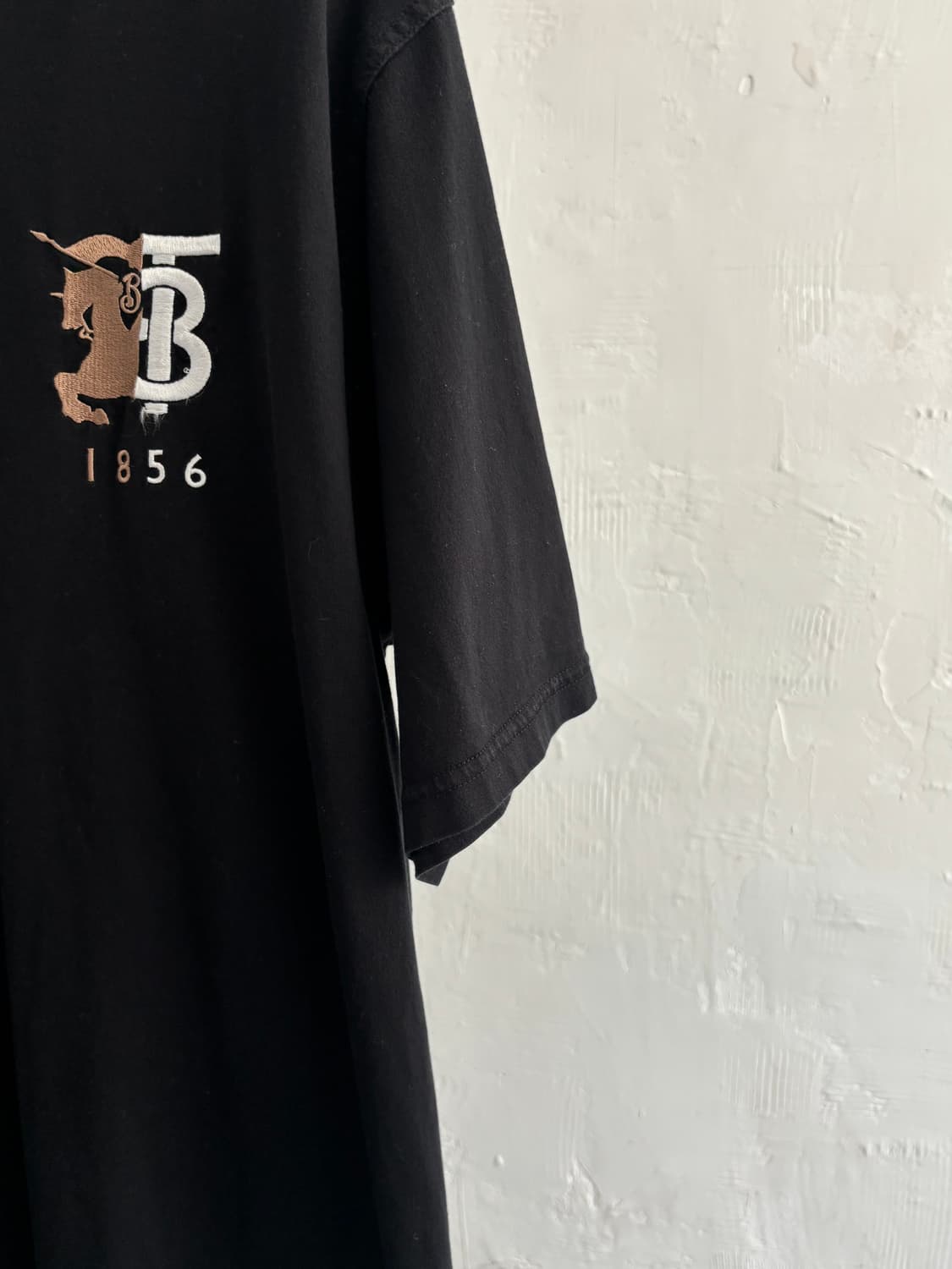 Burberry 버버리 20SS 신형 컨트라스트로고 그래픽 코튼 티셔츠 상품이미지4