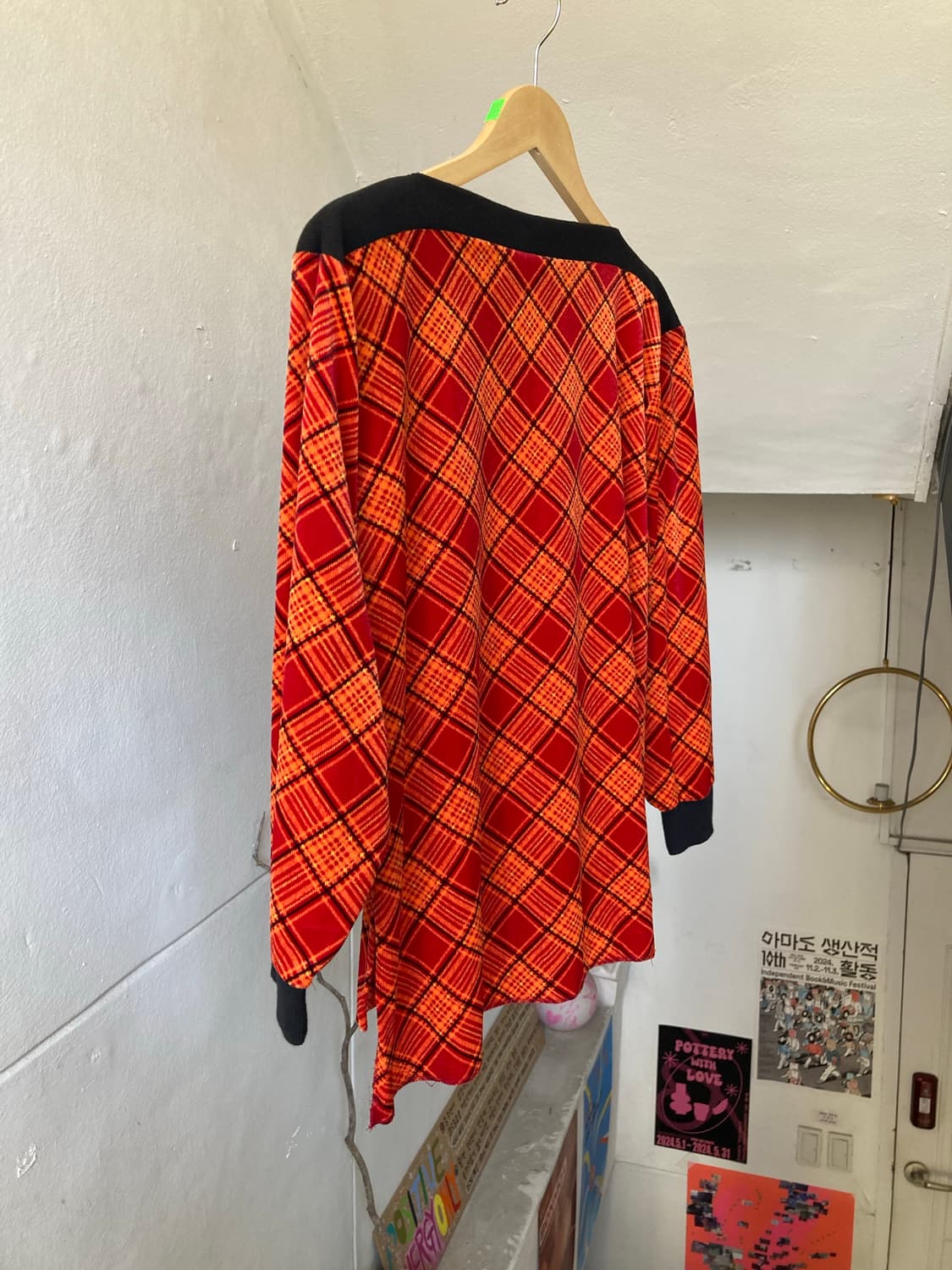 와이드넥 타탄체크 벨벳 탑 상품이미지7