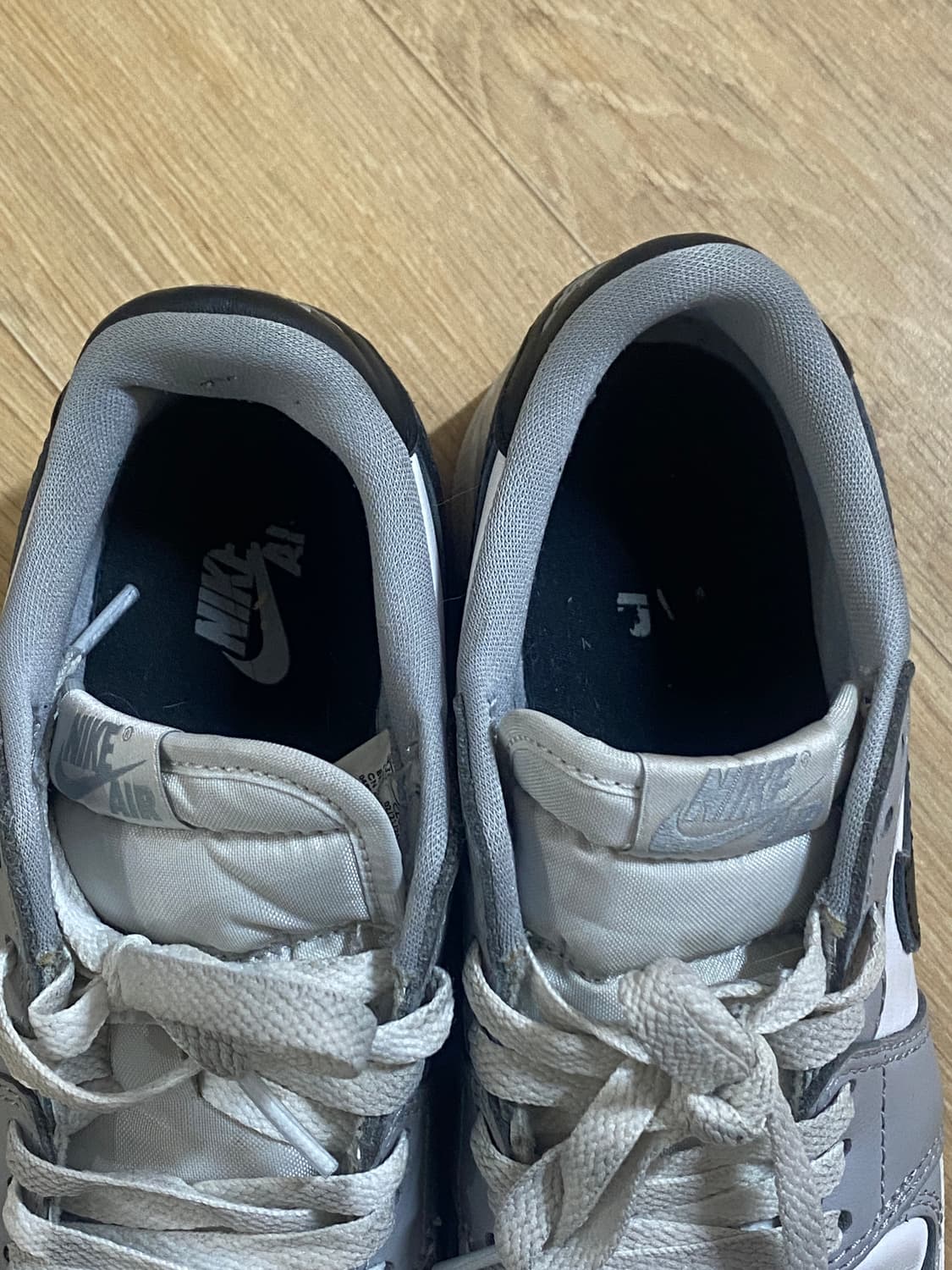 조던 1 레트로 로우 OG 울프 그레이 앤 화이트 상품이미지3