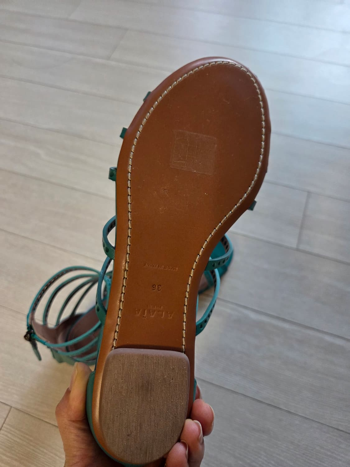 알라이아 글래디에이터 레이저컷 샌들 36 상품이미지4