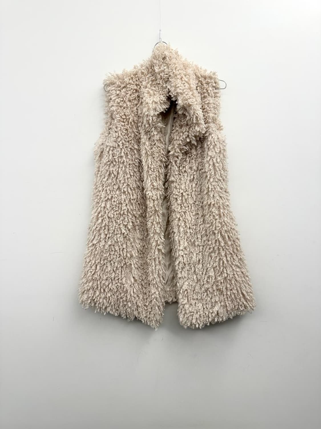 Curly shearling fur vest / ivory 상품이미지1