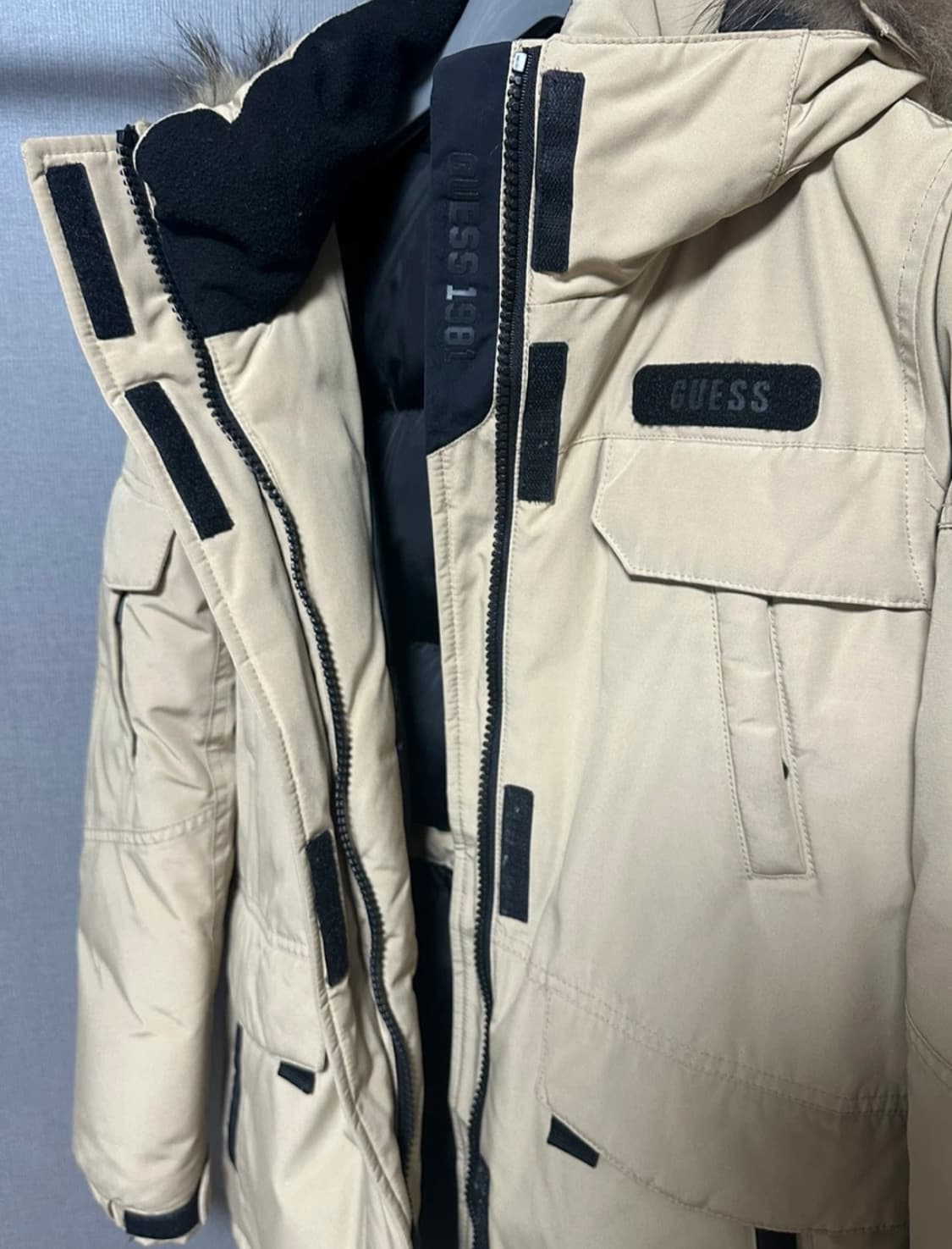 게스 덕다운 라쿤퍼 패딩 XS 베이지 상품이미지4