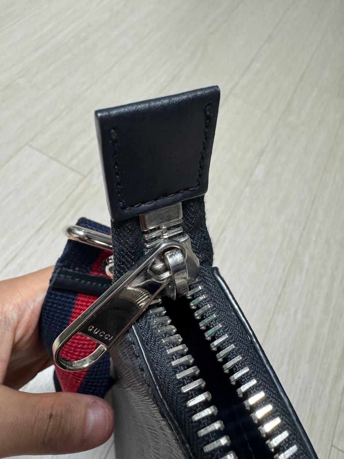 구찌 수프림 스네이크 타이거 크로스백 급처 상품이미지4