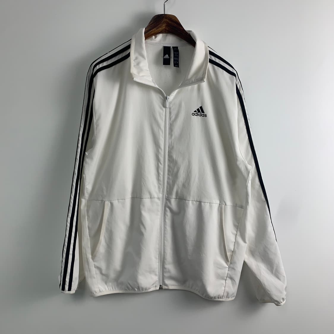 아디다스 이큅먼트 사이드라인 화이트 바람막이 자켓 상품이미지2
