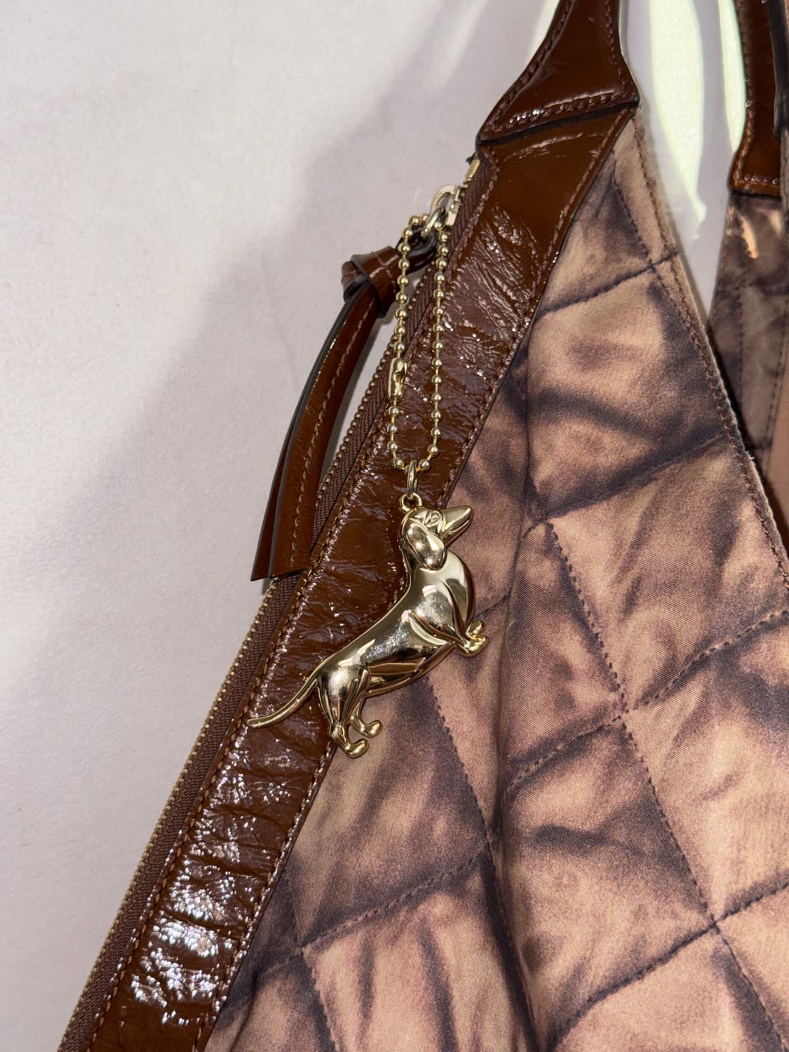 Daks brown quilting printed tote bag 상품이미지3