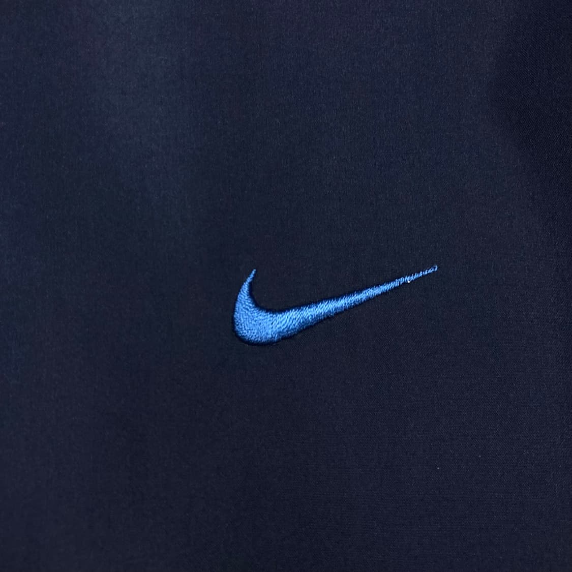 나이키 네이비 컬러 스우시 스몰 로고 바람막이 상품이미지2