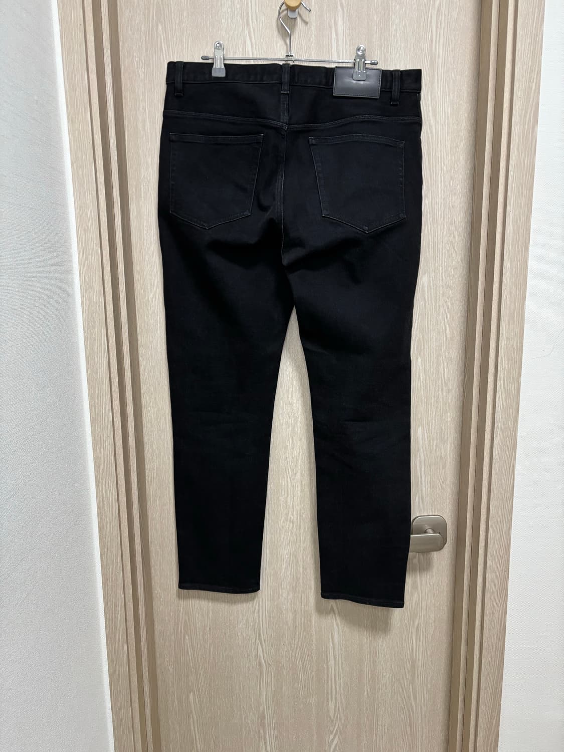 띠어리 헤이더 데님팬츠 32" / 서지블랙 상품이미지3