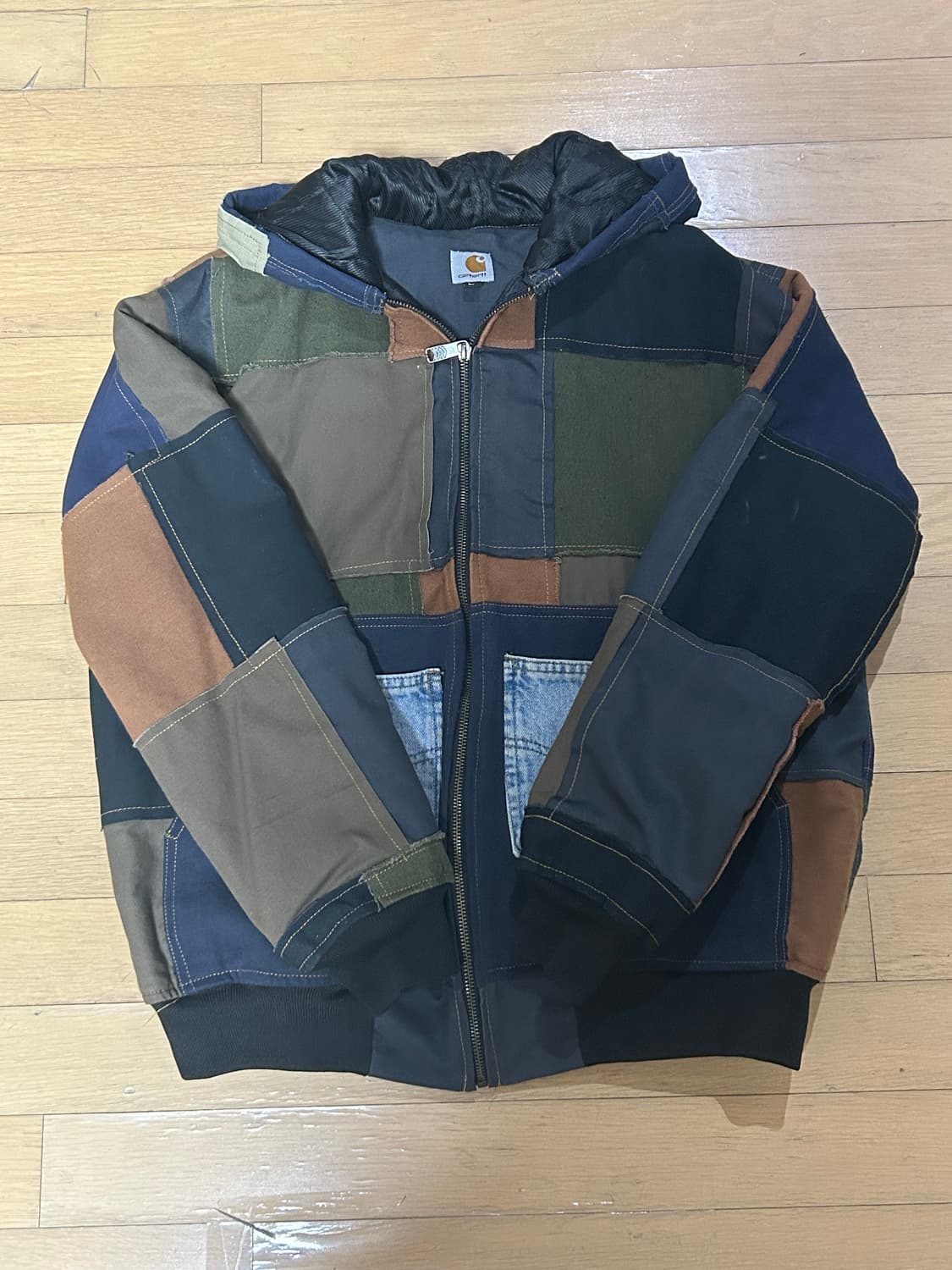 칼하트 커스텀 패치워크 자켓 판매합니다 상품이미지1