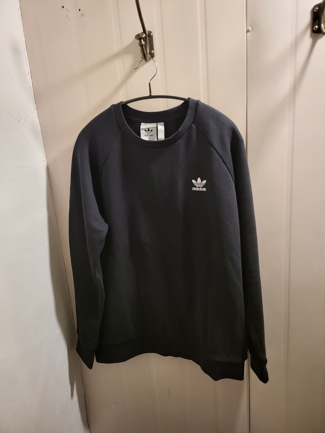 [L]아디다스 에센셜 크루 블랙 맨투맨 상품이미지2