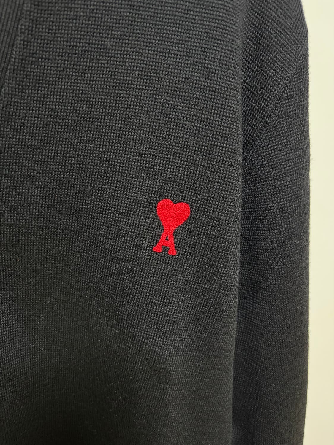 (L)아미 스몰 하트 가디건 블랙 상품이미지3