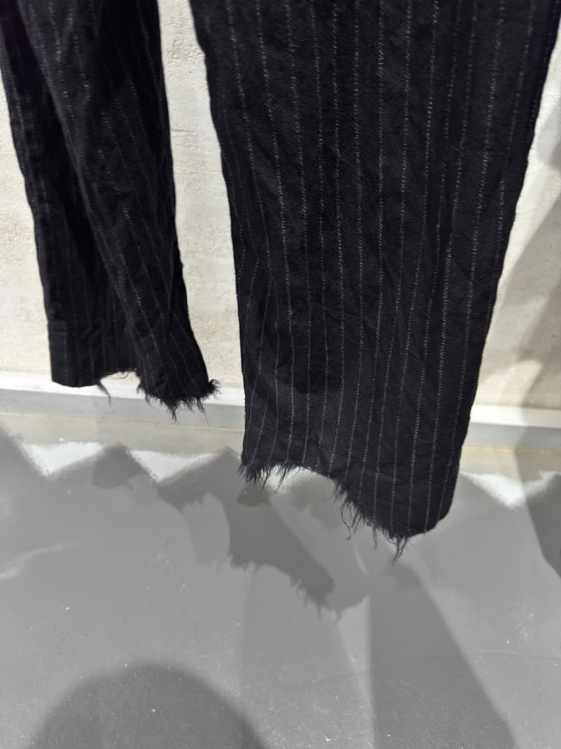 델라다 비대칭 프론트 핀스트라이프 울 팬츠 상품이미지4