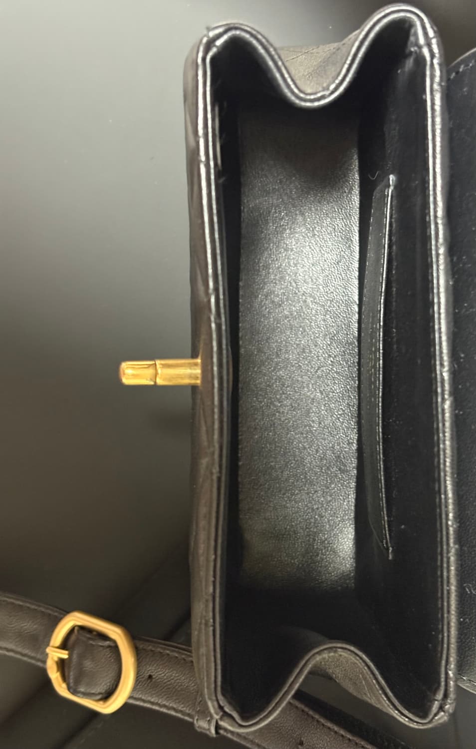 샤넬 25 시즌 램스킨 플립백 (풀박스, 인보이스 O) 상품이미지7