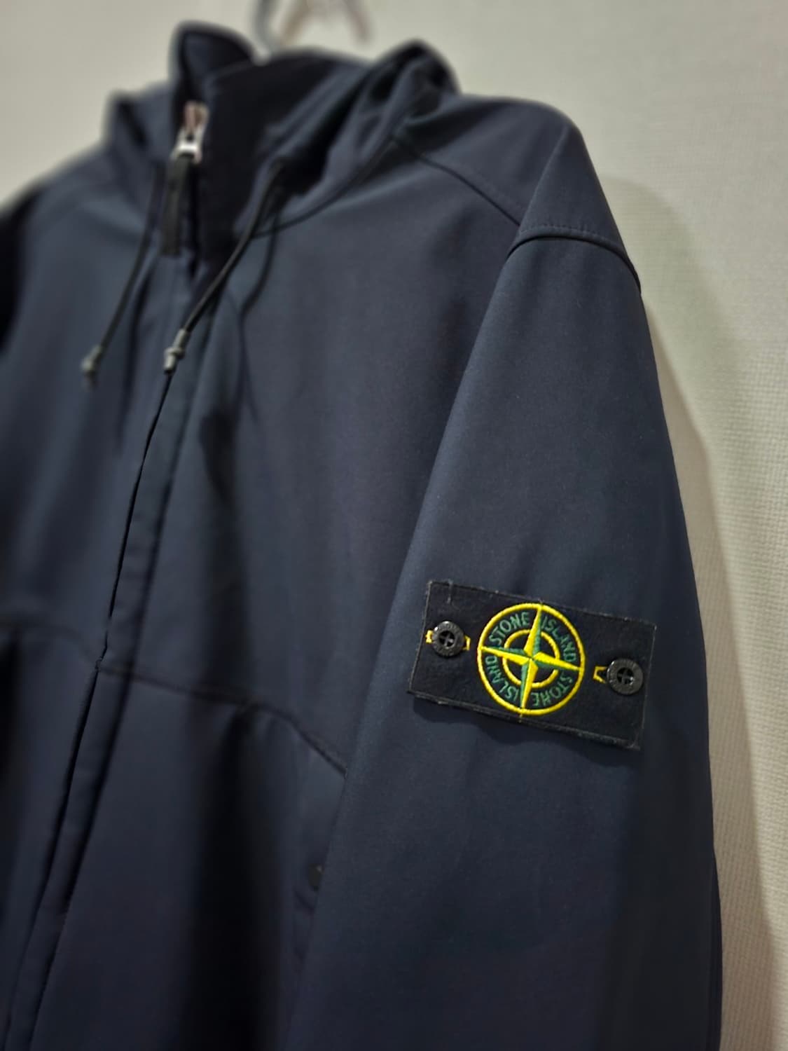 정품 20FW 스톤아일랜드 소프트쉘 와펜 후드 자켓 105 / XL 상품이미지2