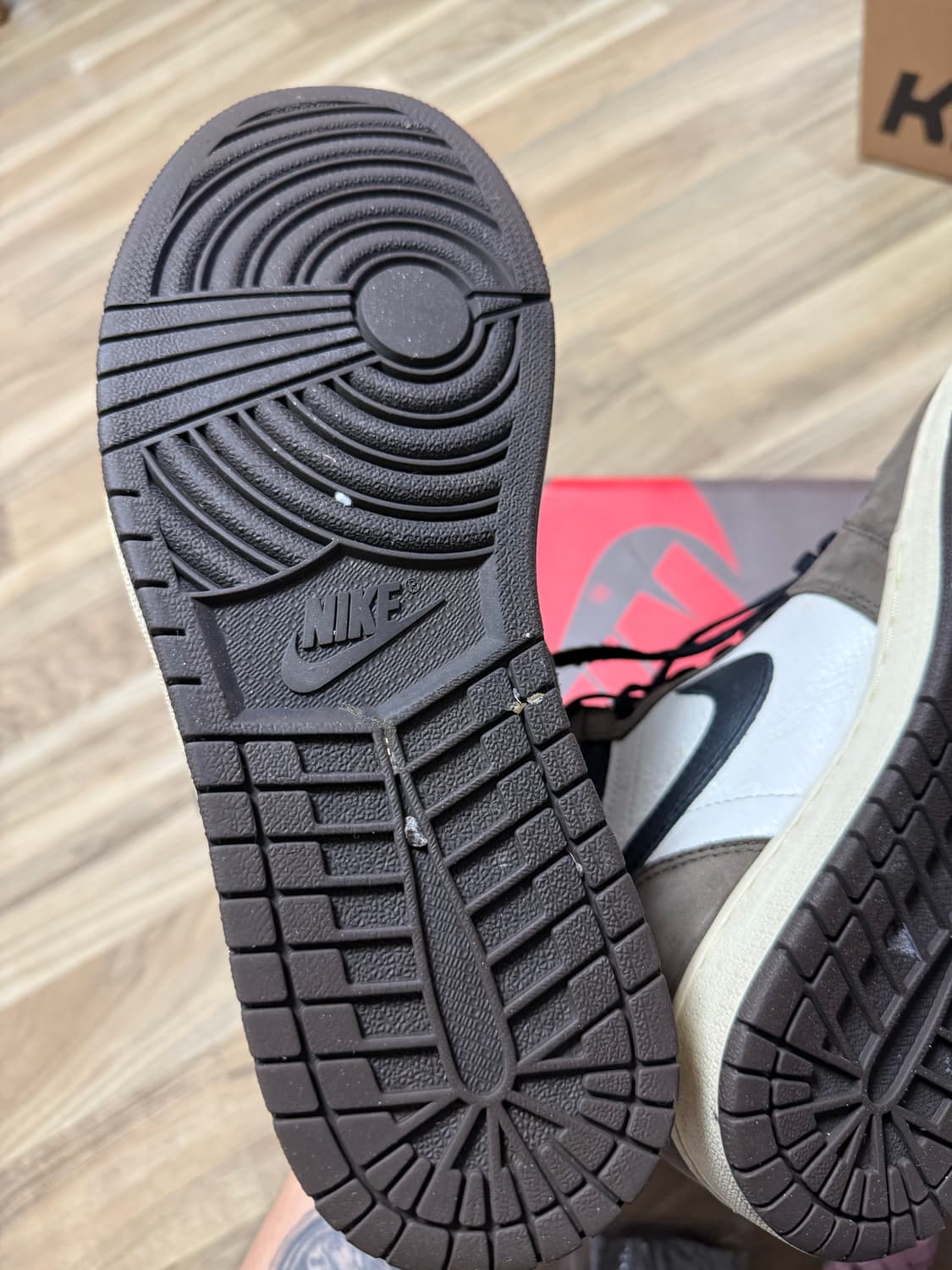 판매)나이키 에어조던1 트래비스 스캇 모카 270 풀구성 상품이미지7