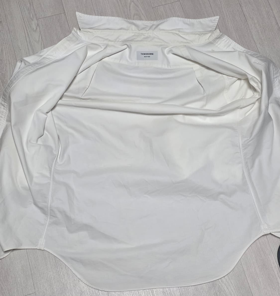 톰브라운 삼선셔츠 상품이미지3