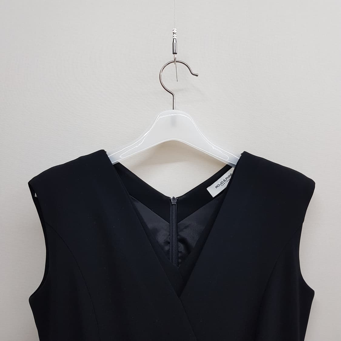 모조에스핀 슬리브리스 브이넥 원피스 55사이즈 상품이미지2