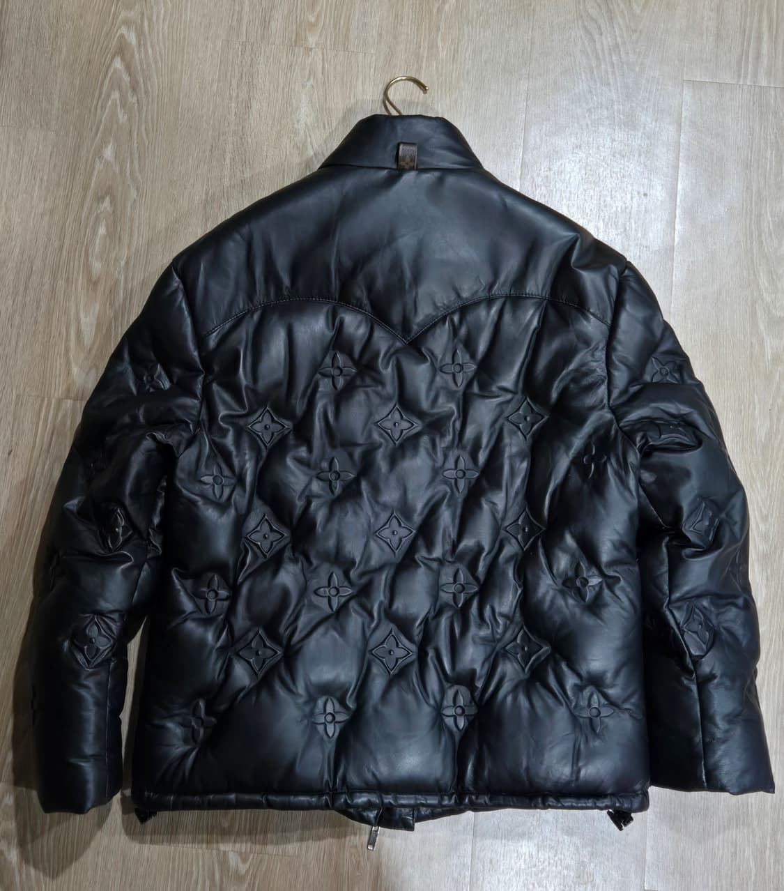 루이비통 모노그램 가죽패딩 한정판105사이즈 상품이미지3