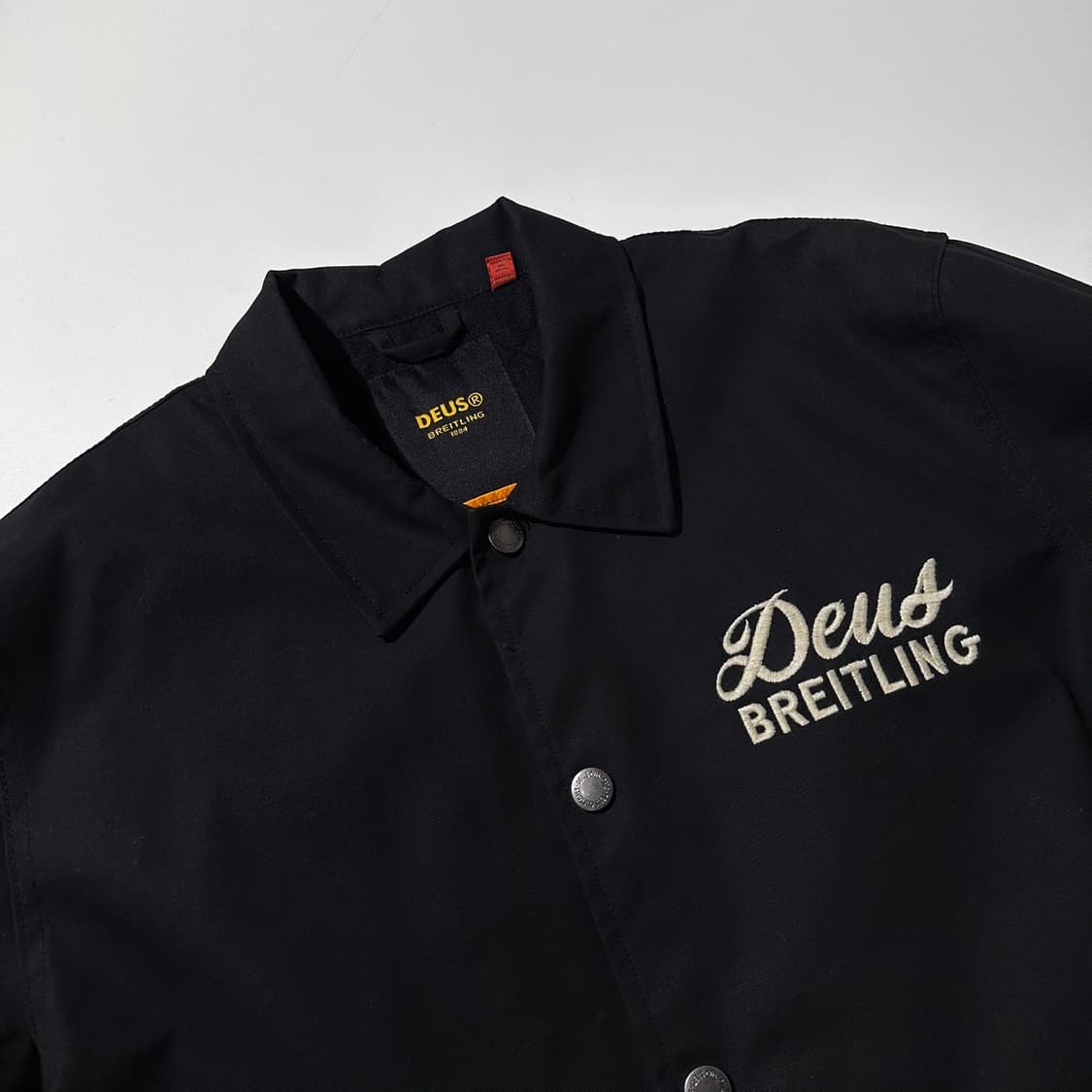 데우스 엑스 마키나 x 브라이틀링 로고 코치 자켓 상품이미지4