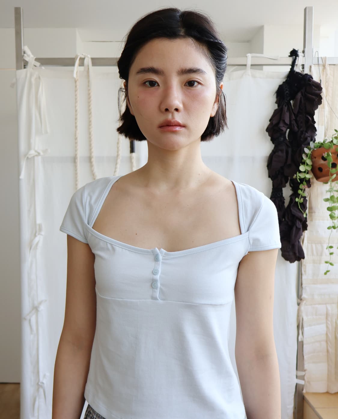 BUTTON LEAF SQUARE T-SHIRT SKY BLUE 상품이미지1