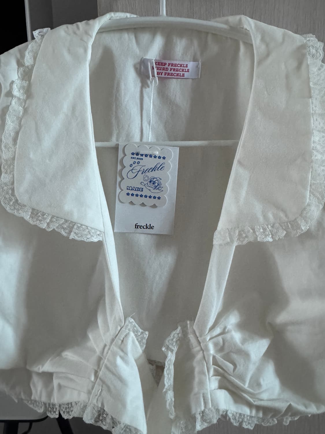 프레클 lace trim crop blouse 판매합니다  상품이미지1