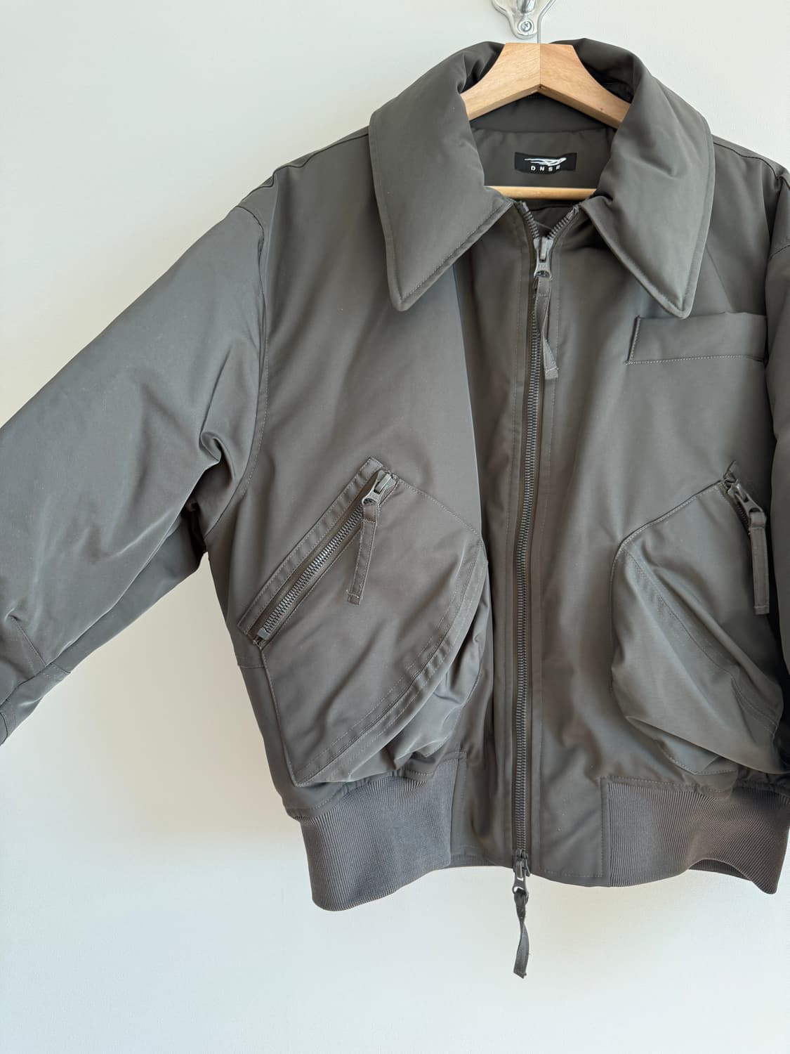 DNSR 플라이트 크롭 덕다운 패딩 점퍼(카키) 상품이미지5