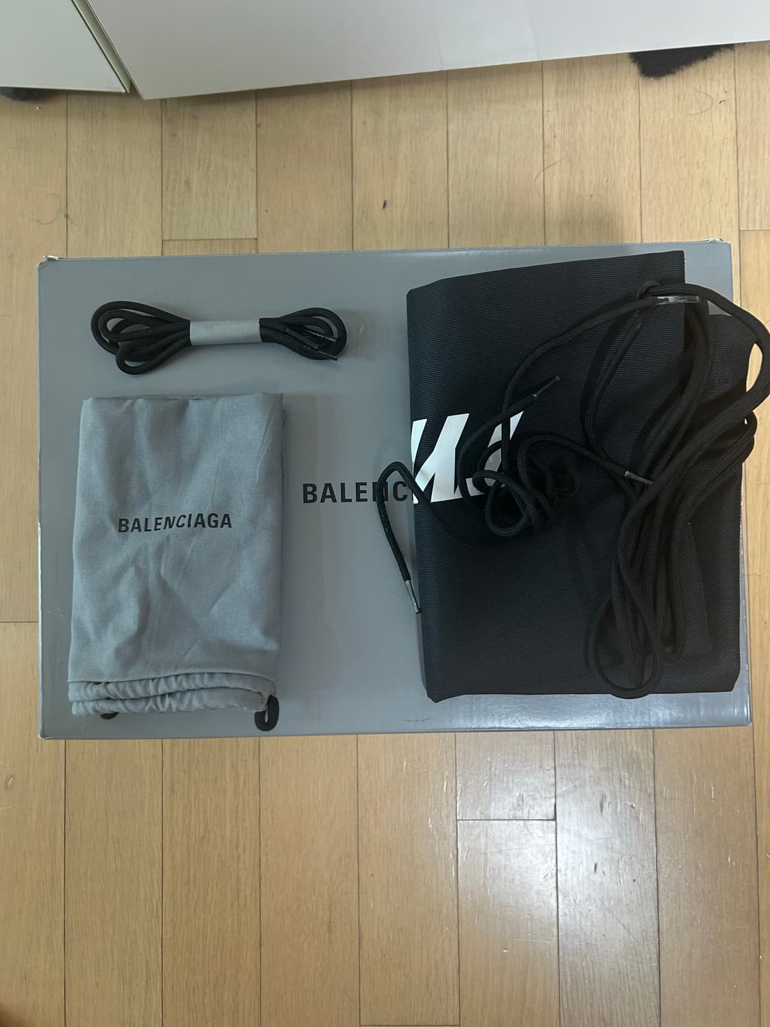 발렌시아가 타이렉스 41사이즈 판매합니다 상품이미지6