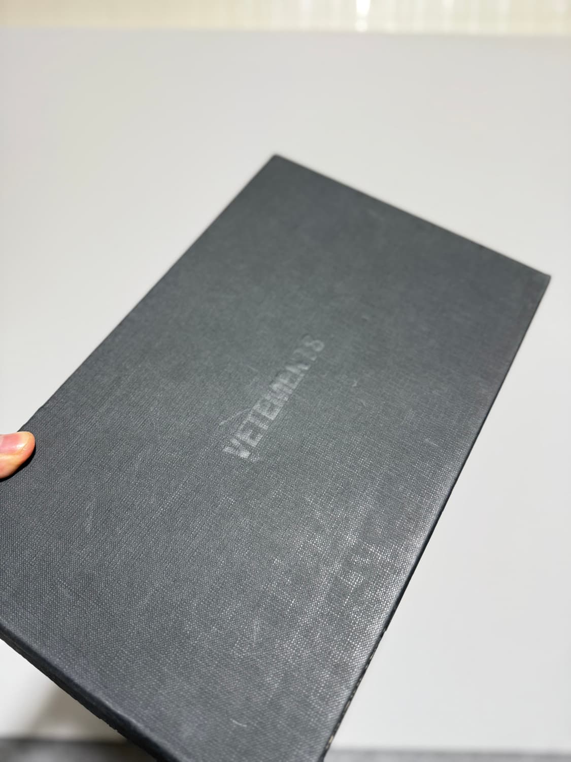 베트멍 엠보스드 슬링백 키튼힐 블랙 250 상품이미지6