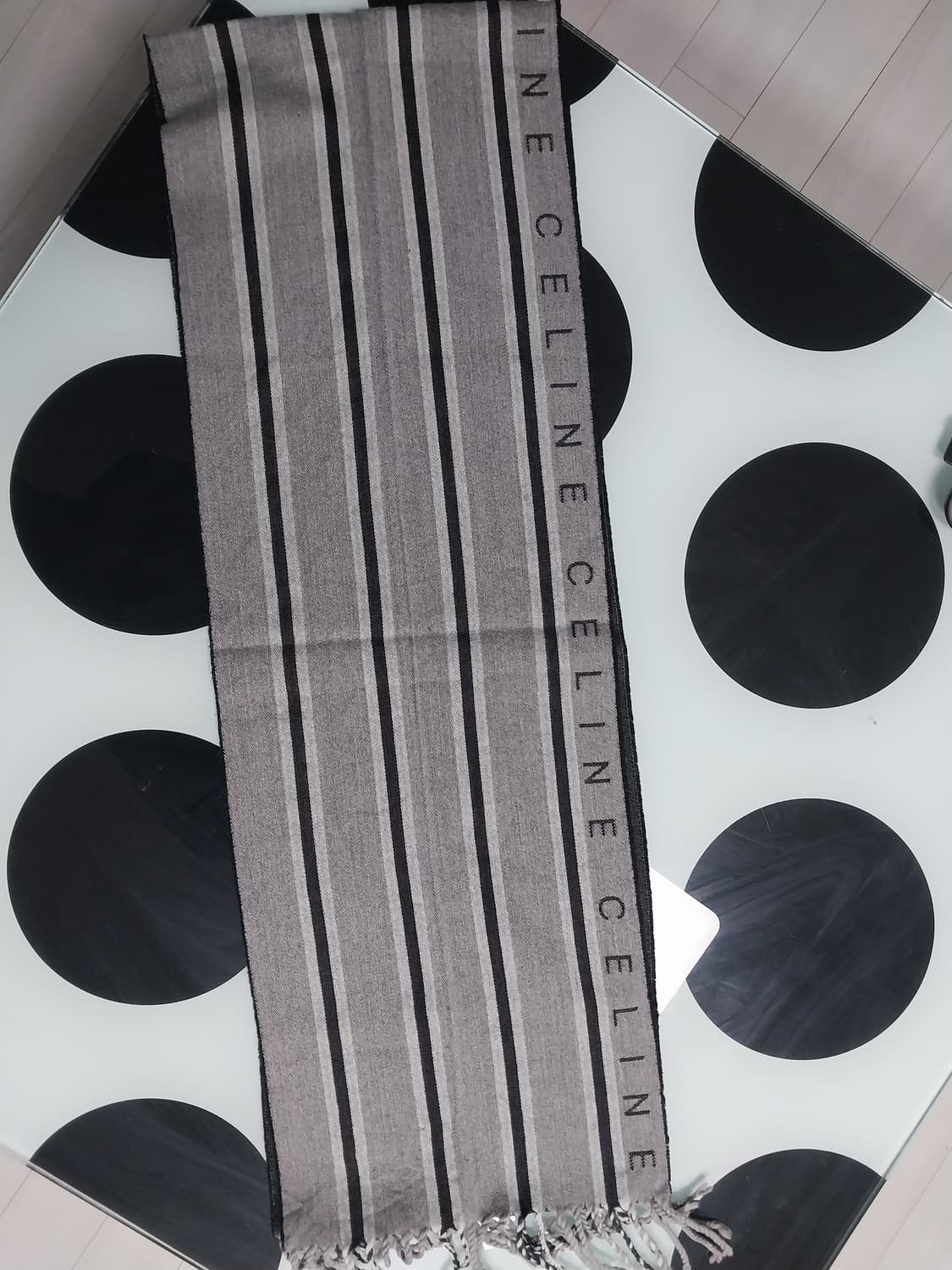 셀린느 울100 머플러 상품이미지1