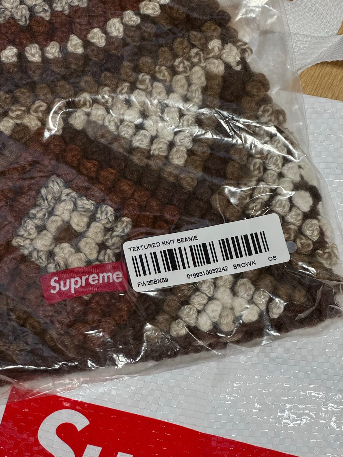 슈프림 25fw 텍스쳐드 니트 비니 브라운 상품이미지3