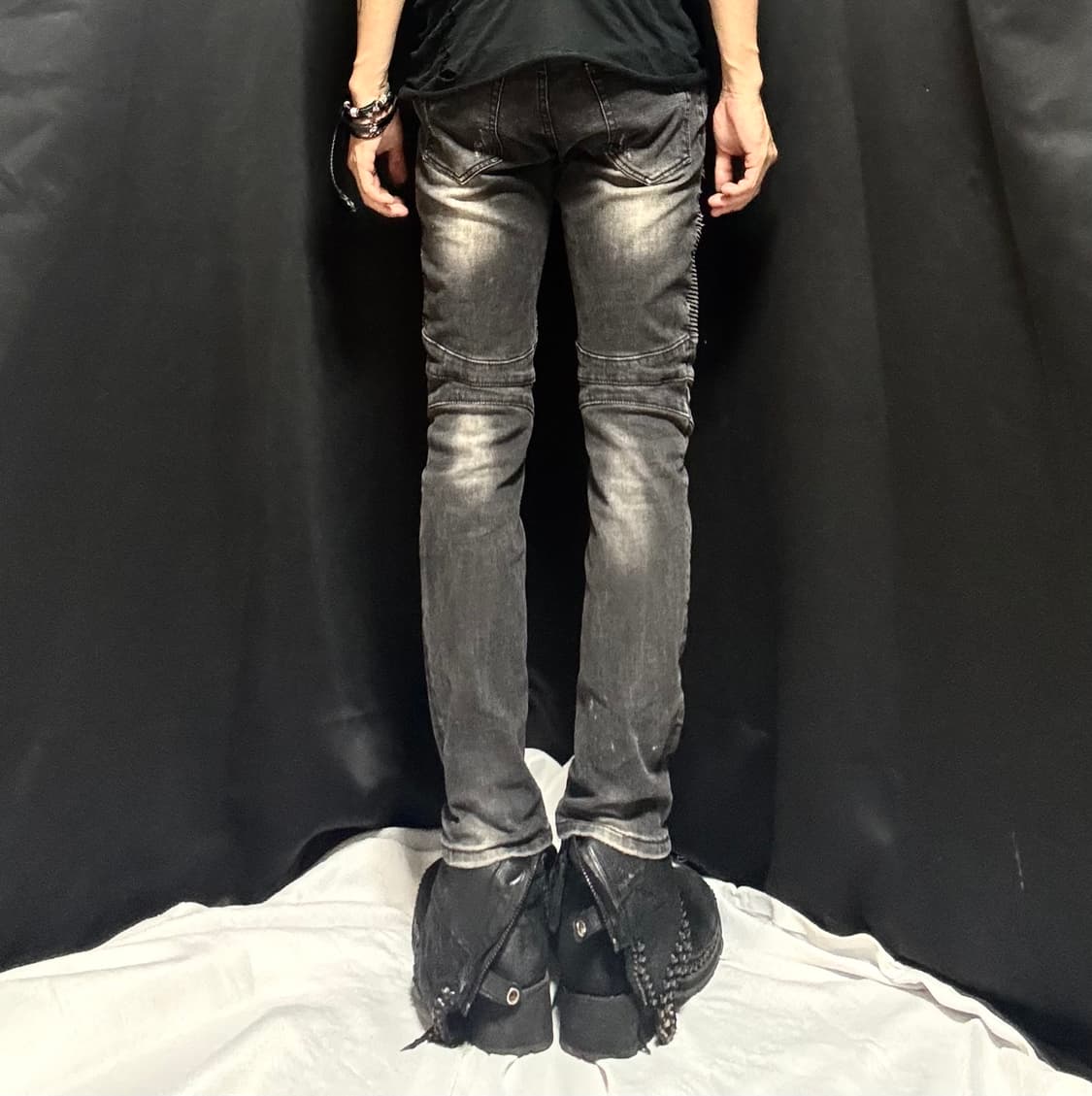 “Unknown” Black Distressed Biker Pants 상품이미지4