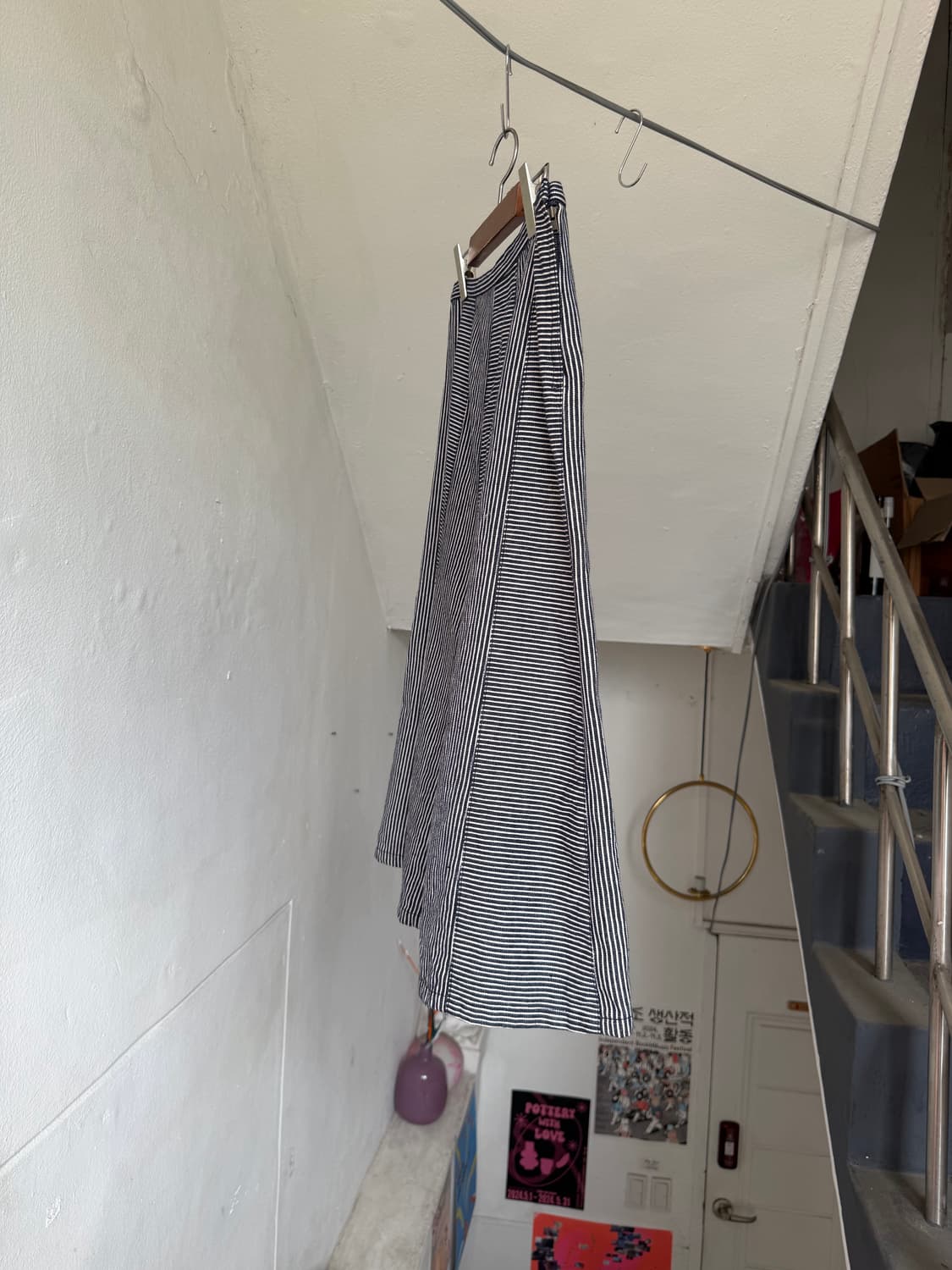 데님 스트라이프 플레어 미디 스커트 상품이미지5